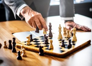 リーダーが身につけるべきスキルはマネジメント力か、リーダーシップか?