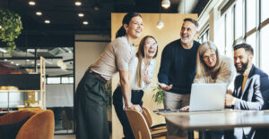 心理的安全性を高める方法とは?組織の中で安心して発言できる環境づくりについて解説